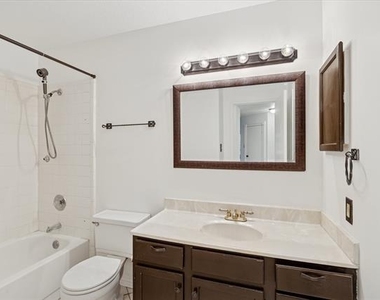 2232 Turf Club Drive - Photo Thumbnail 9