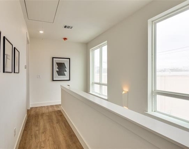 345 College Avenue - Photo Thumbnail 21
