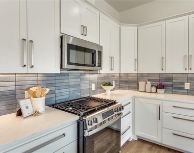 345 College Avenue - Photo Thumbnail 7