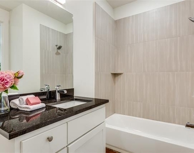 345 College Avenue - Photo Thumbnail 17