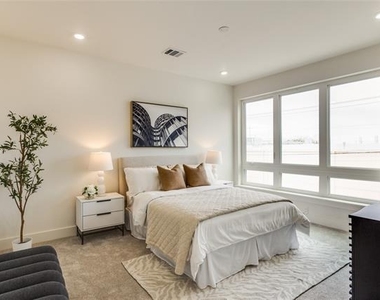 345 College Avenue - Photo Thumbnail 11