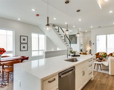 345 College Avenue - Photo Thumbnail 8