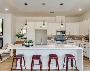345 College Avenue - Photo Thumbnail 9