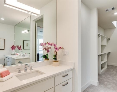 345 College Avenue - Photo Thumbnail 13