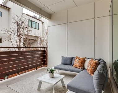 345 College Avenue - Photo Thumbnail 18