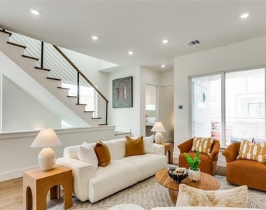 345 College Avenue - Photo Thumbnail 4