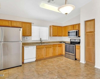 24039 N Mojave Lane - Photo Thumbnail 10