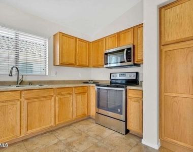 24039 N Mojave Lane - Photo Thumbnail 13