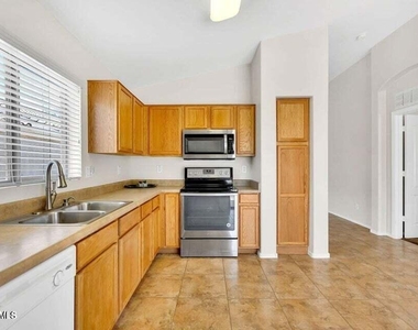 24039 N Mojave Lane - Photo Thumbnail 12