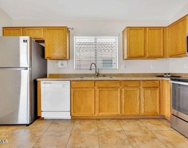 24039 N Mojave Lane - Photo Thumbnail 11