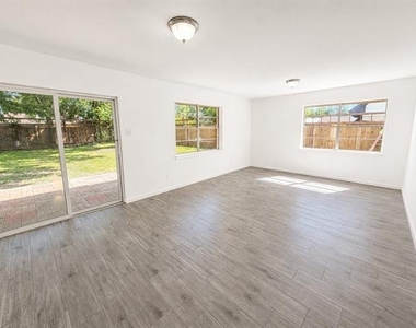 2309 E Mitchell Street - Photo Thumbnail 4