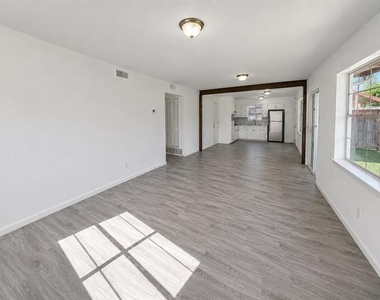 2309 E Mitchell Street - Photo Thumbnail 6