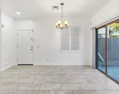 7527 S 13th Place - Photo Thumbnail 5