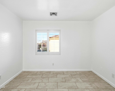 7527 S 13th Place - Photo Thumbnail 16