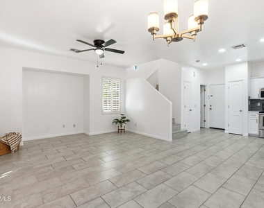 7527 S 13th Place - Photo Thumbnail 6