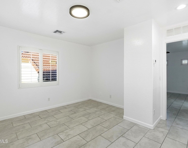 7527 S 13th Place - Photo Thumbnail 17