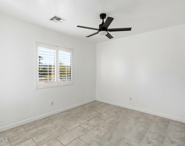 7527 S 13th Place - Photo Thumbnail 13