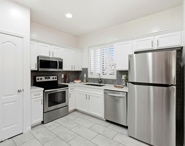 7527 S 13th Place - Photo Thumbnail 9