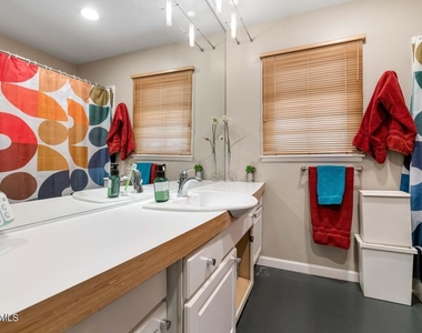 5526 N Camelback Canyon Drive - Photo Thumbnail 16