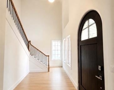 5115 Vanderbilt Avenue - Photo Thumbnail 8
