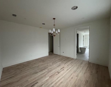 5115 Vanderbilt Avenue - Photo Thumbnail 36
