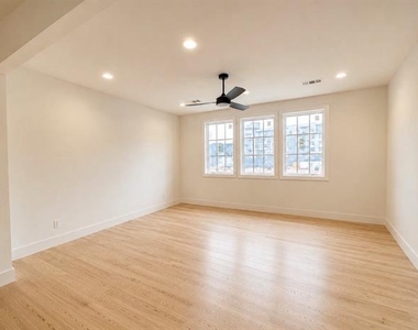 5115 Vanderbilt Avenue - Photo Thumbnail 22