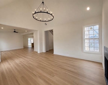 5115 Vanderbilt Avenue - Photo Thumbnail 1