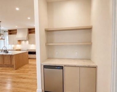 5115 Vanderbilt Avenue - Photo Thumbnail 17