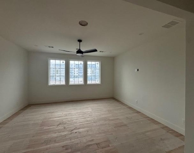 5115 Vanderbilt Avenue - Photo Thumbnail 38