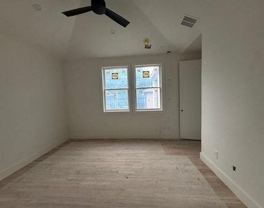 5115 Vanderbilt Avenue - Photo Thumbnail 35