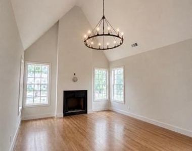 5115 Vanderbilt Avenue - Photo Thumbnail 6