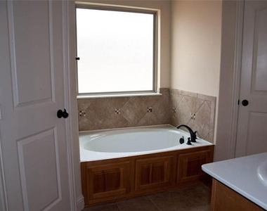 1426 Thibodaux Drive - Photo Thumbnail 7