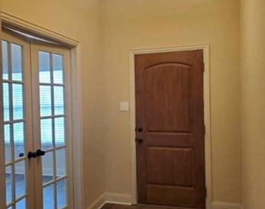 1426 Thibodaux Drive - Photo Thumbnail 2