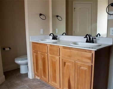 1426 Thibodaux Drive - Photo Thumbnail 8