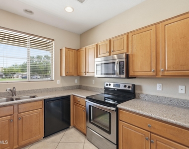 18184 N Calacera Street - Photo Thumbnail 4