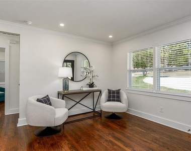 707 S College Street - Photo Thumbnail 4