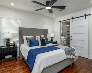 707 S College Street - Photo Thumbnail 17