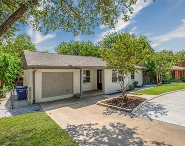 707 S College Street - Photo Thumbnail 2