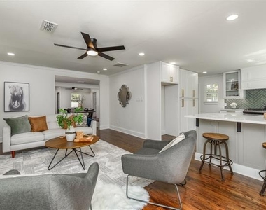 707 S College Street - Photo Thumbnail 10