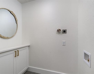 707 S College Street - Photo Thumbnail 16