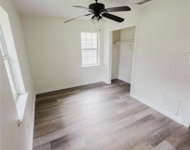 1528 Longview Street - Photo Thumbnail 7