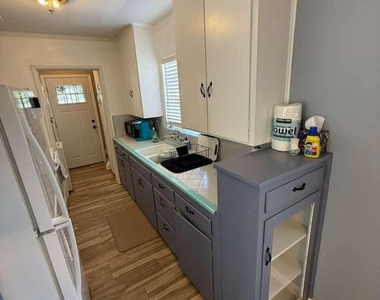 1224 N F Avenue - Photo Thumbnail 4