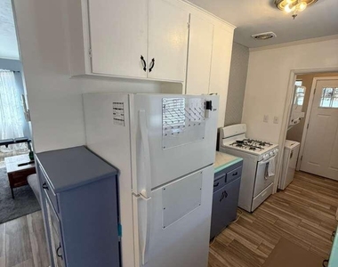 1224 N F Avenue - Photo Thumbnail 5