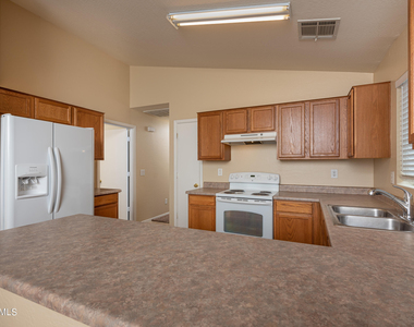 37153 W Amalfi Avenue - Photo Thumbnail 5