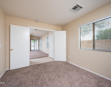 37153 W Amalfi Avenue - Photo Thumbnail 14
