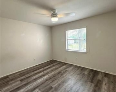 228 S Pearson Lane - Photo Thumbnail 13