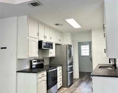 228 S Pearson Lane - Photo Thumbnail 1
