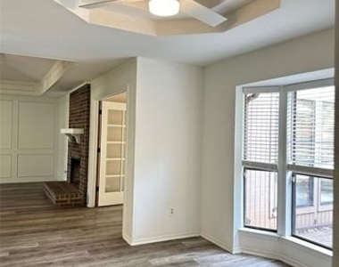 228 S Pearson Lane - Photo Thumbnail 4
