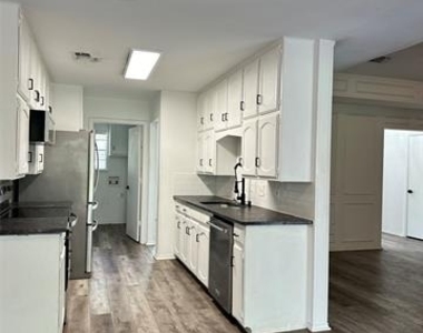 228 S Pearson Lane - Photo Thumbnail 5