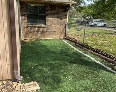 228 S Pearson Lane - Photo Thumbnail 18